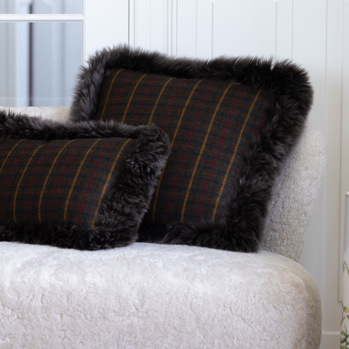 Checked Collection | Uldpude | Langhåret | Dobbeltsidet | 52x52 cm Kakao–Mørkebrun/Taupe