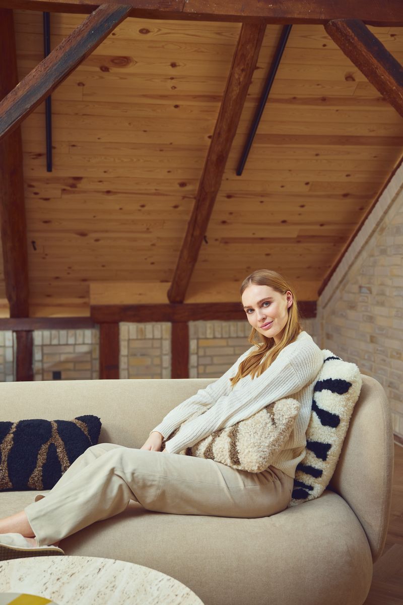 Zebra Lammeskindspude | Korthåret | New Zealand | Dobbeltsidet | 60x60 cm Sort / Hvid