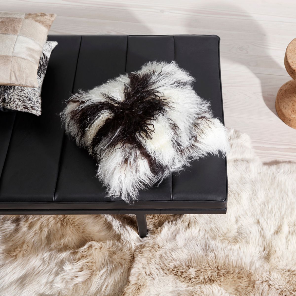 Lammeskindpude | Krøllet | Tibet | 40x40 cm Gylden Hvid