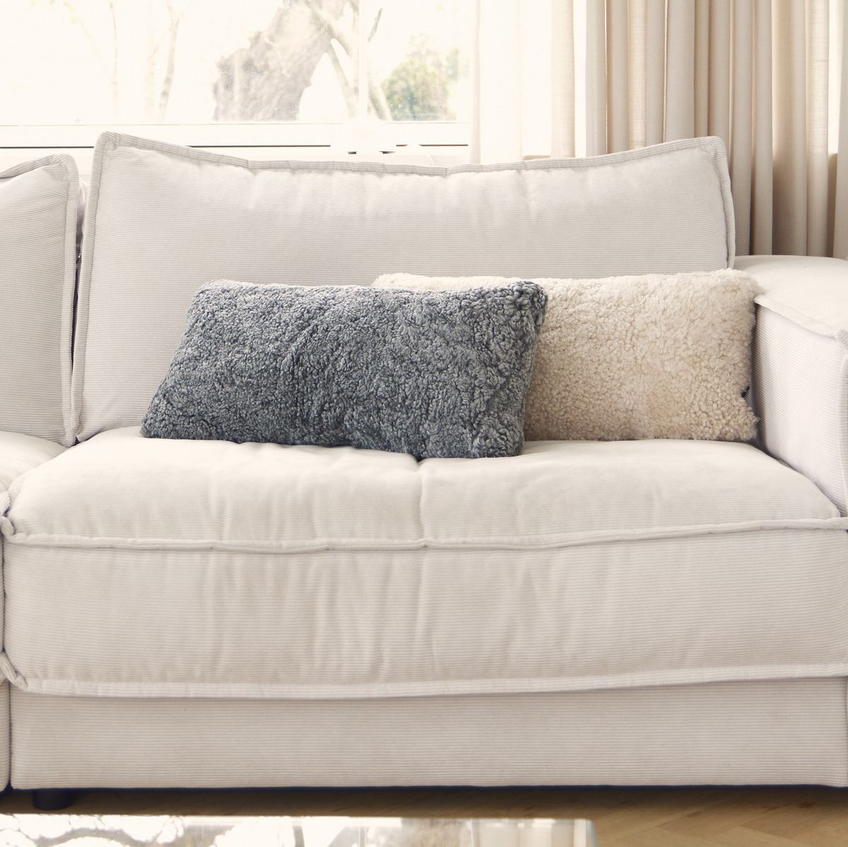 Lammeskindspude | Korthåret | New Zealand | Dobbeltsidet | 30x60 cm Koksgrå