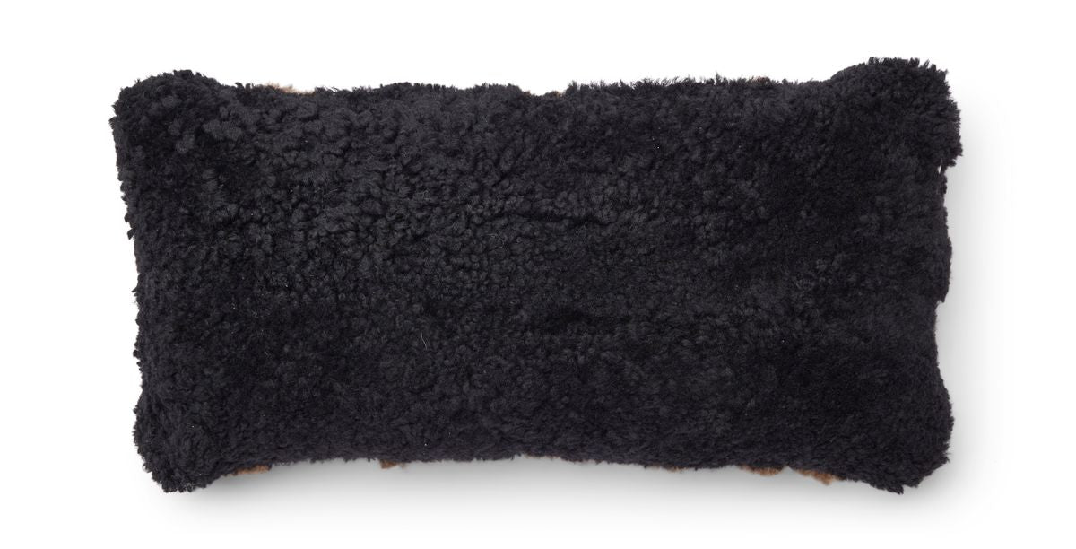 Zebra Lammeskindspude | Korthåret | New Zealand | Dobbeltsidet | 30x60 cm Sort / Lysebrun