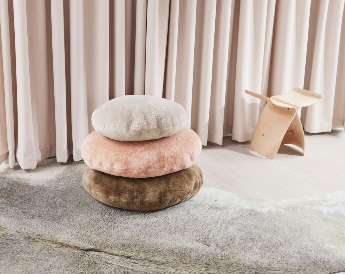 Lammeskindspude | Velvet | Moccasin | Dobbeltsidet | Ø45 cm & Ø62 cm Beige