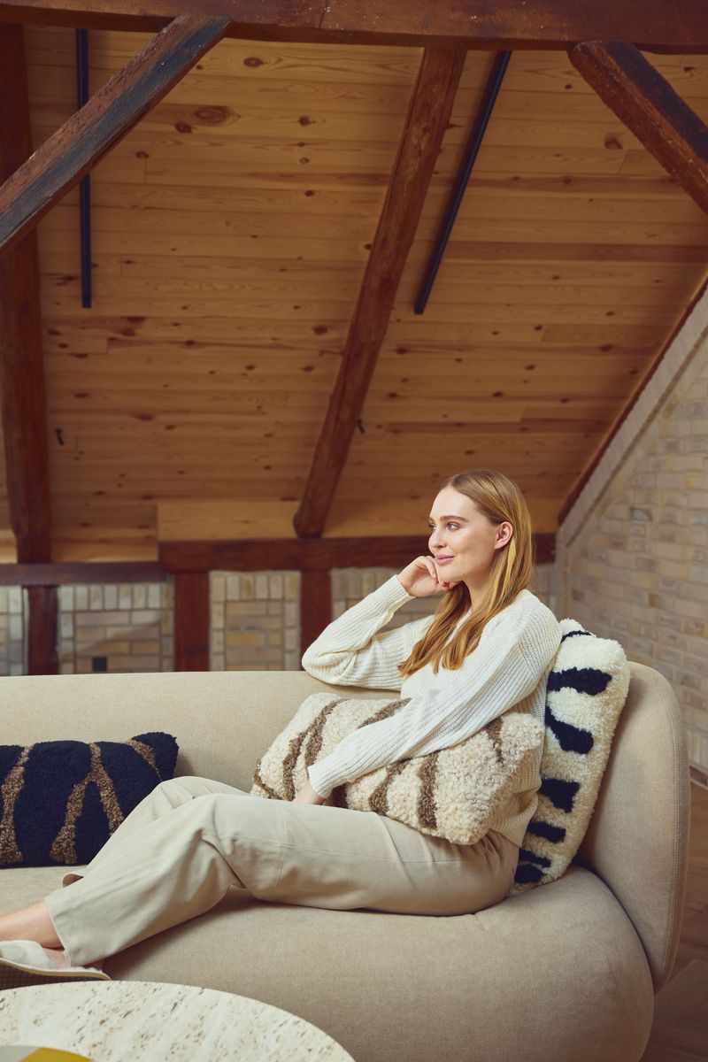 Zebra Lammeskindspude | Korthåret | New Zealand | Dobbeltsidet | 30x60 cm Sort / Lysebrun