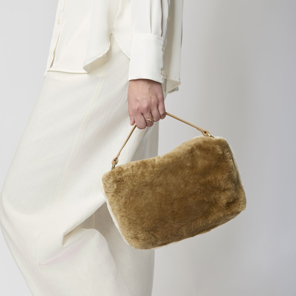 Olivia Taske Beige