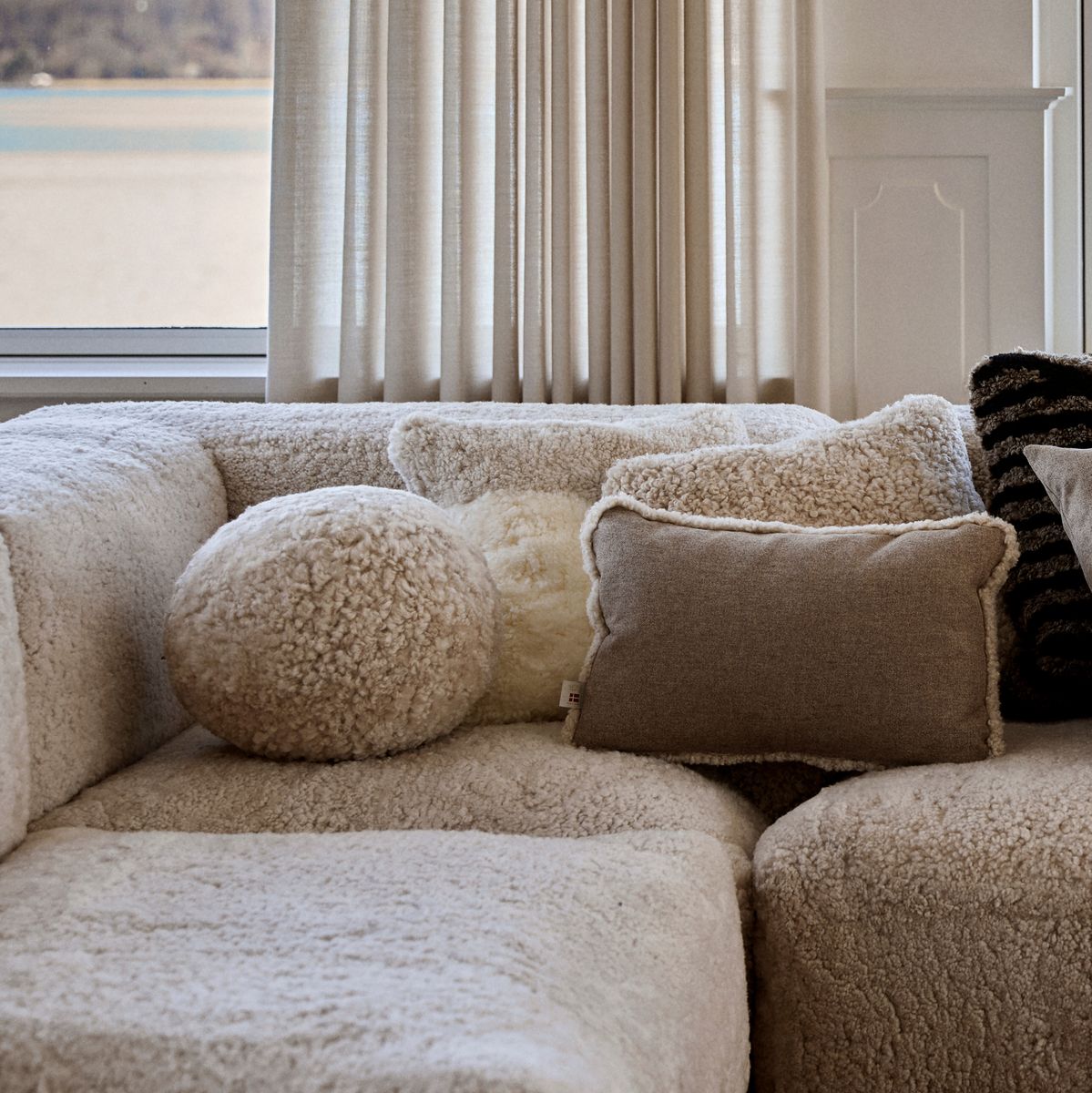 Angelite pude | Korthåret | New Zealand | Ø25/30/35 cm Koksgrå