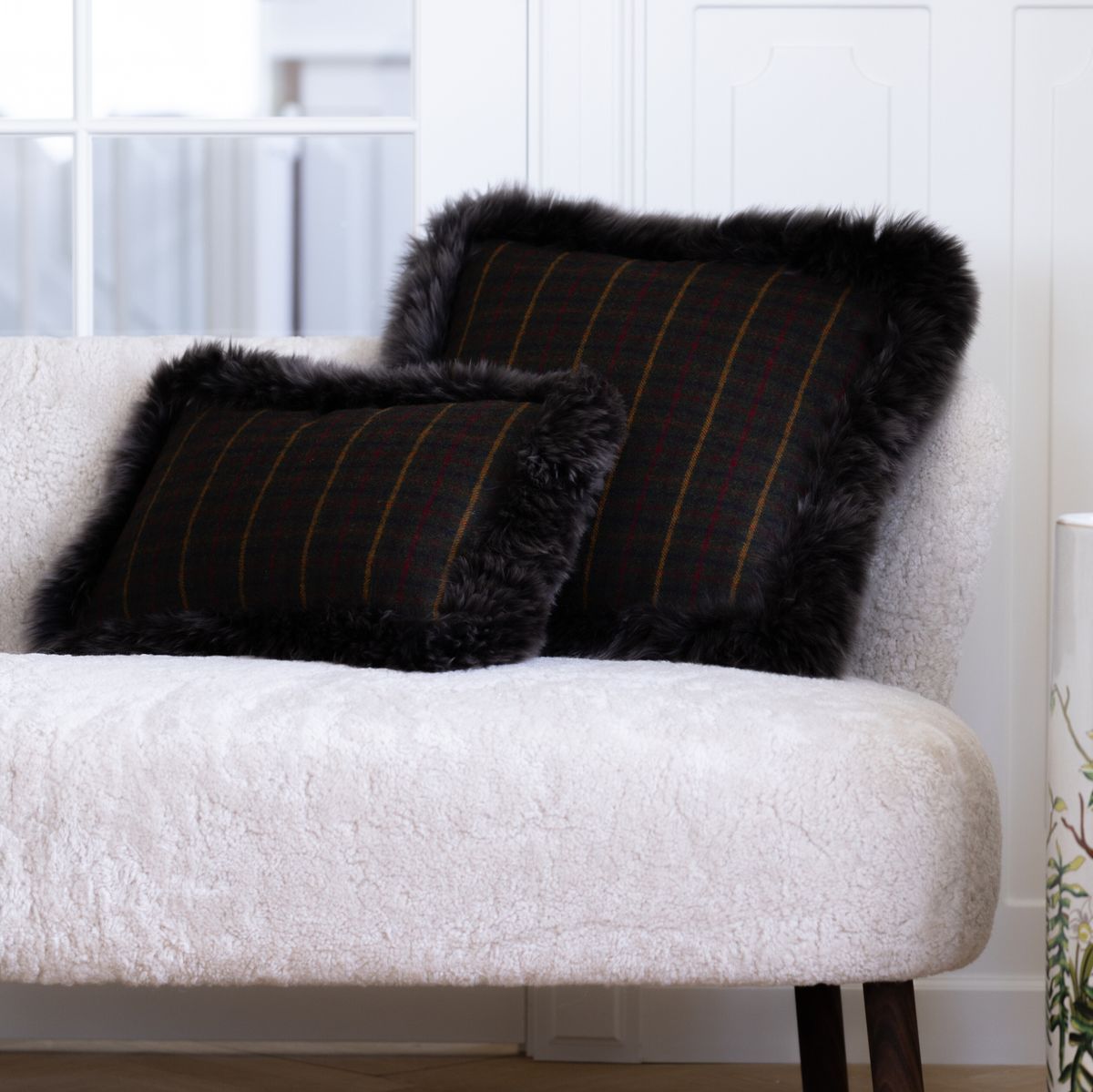 Cheked Collection | Uldpude | Langhåret | Dobbeltsidet | 34x52 cm Kakao – Mørkebrun / Lysebrun