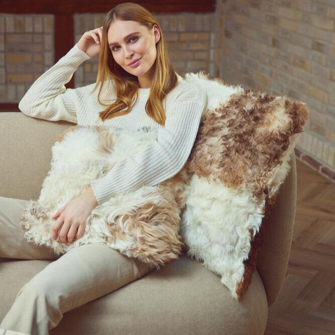 Lammeskindspude | Tigrado | Dobbeltsidet Sort/Hvid Mix