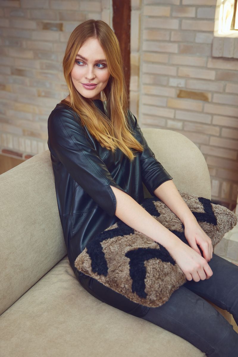 Zigzag lammeskindspude | Korthåret | New Zealand | Dobbeltsidet Lysebrun / Sort