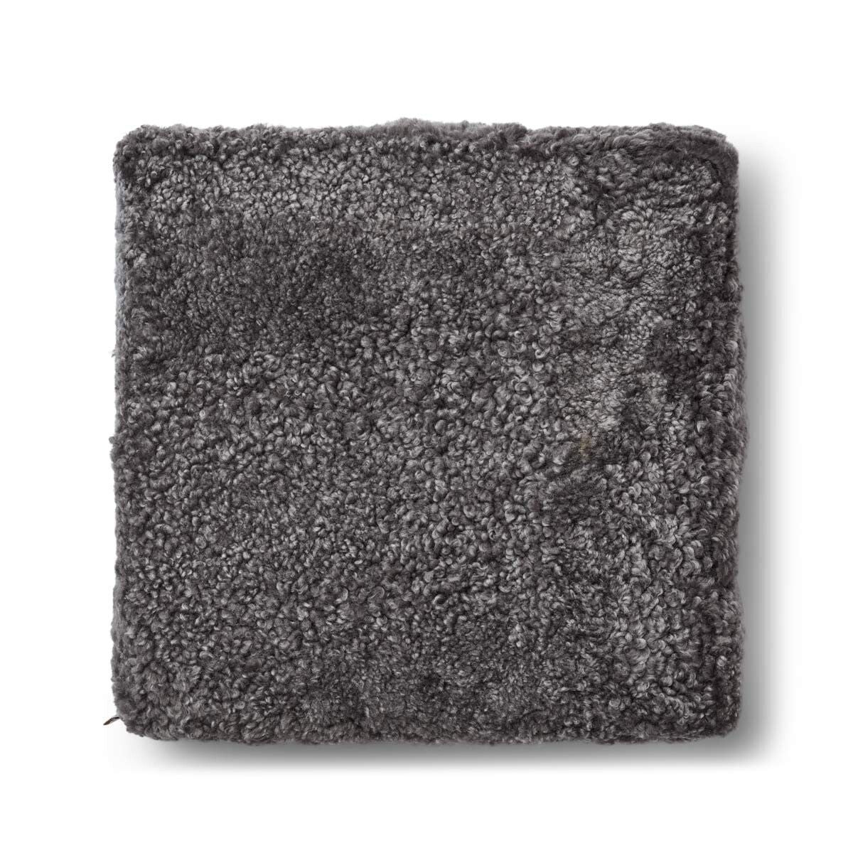 Puf | Korthåret | New Zealand | 40x40x13 cm Grafitgrå