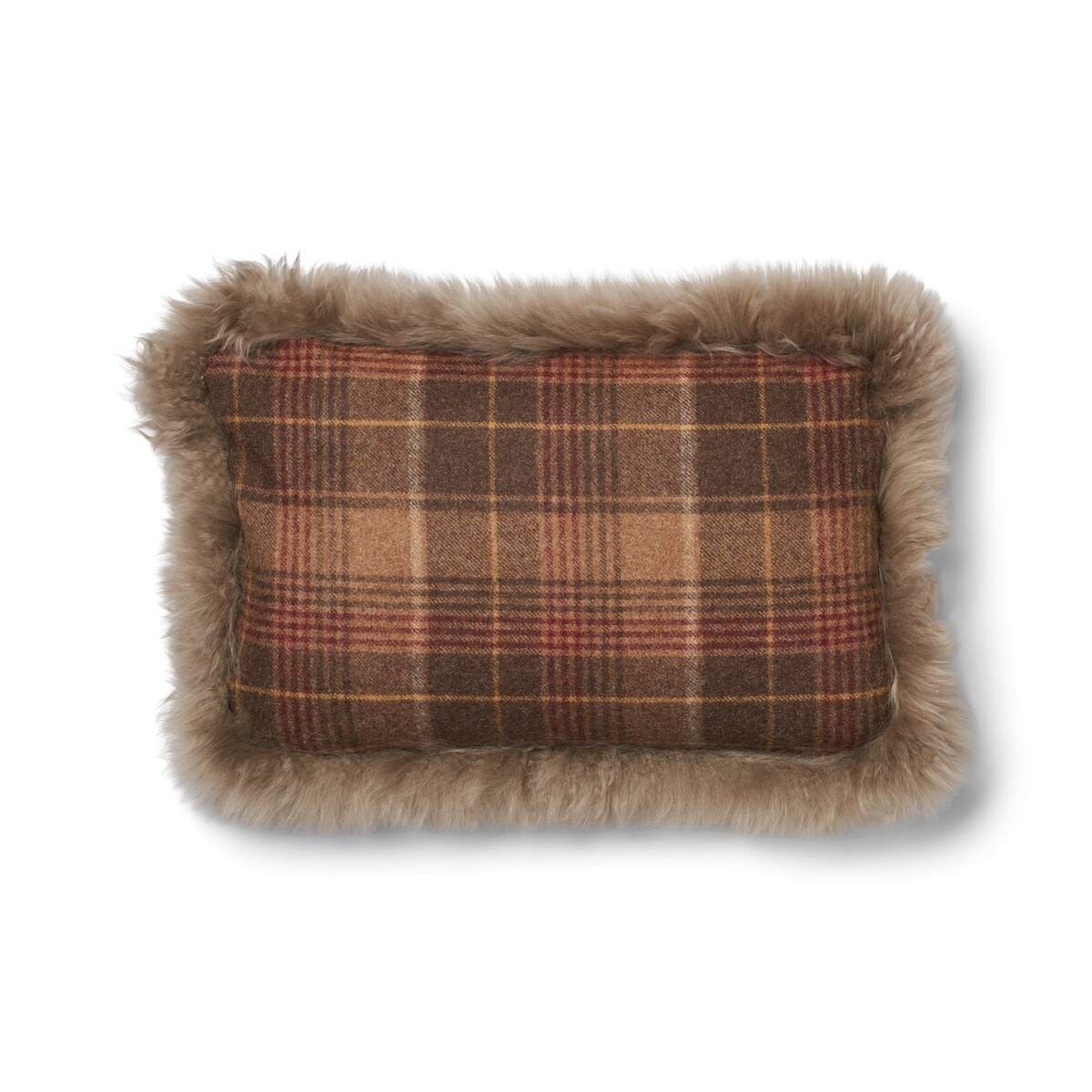 Cheked Collection | Uldpude | Langhåret | Dobbeltsidet | 34x52 cm Kakao–Mørkebrun/Taupe