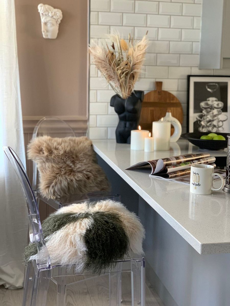 Lammeskindspude | Krøllet | Tibet | Ø45 cm, Ø62 cm & Ø38 cm Gylden Hvid / Dove