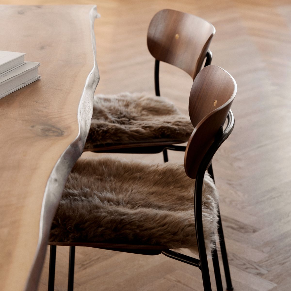 Sædehynde m/fyld | Langhåret | New Zealand | 37x37 cm Sort