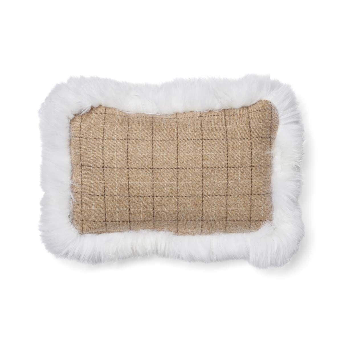 Cheked Collection | Uldpude | Langhåret | Dobbeltsidet | 34x52 cm Havregryn-Beige/Hvid