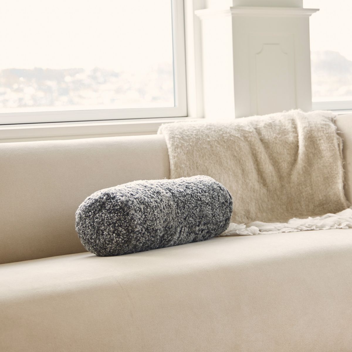 Bolsterpude | Korthåret | New Zealand | Ø20xL52 cm Antracitgrå