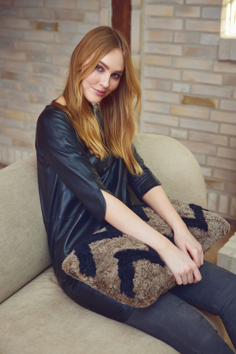 Zigzag lammeskindspude | Korthåret | New Zealand | Dobbeltsidet Lysebrun / Sort