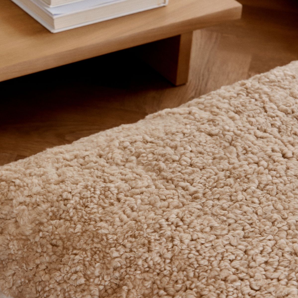 Maxi Float Pude | Korthåret | New Zealand | Dobbeltsidet | 90x90 cm Koksgrå