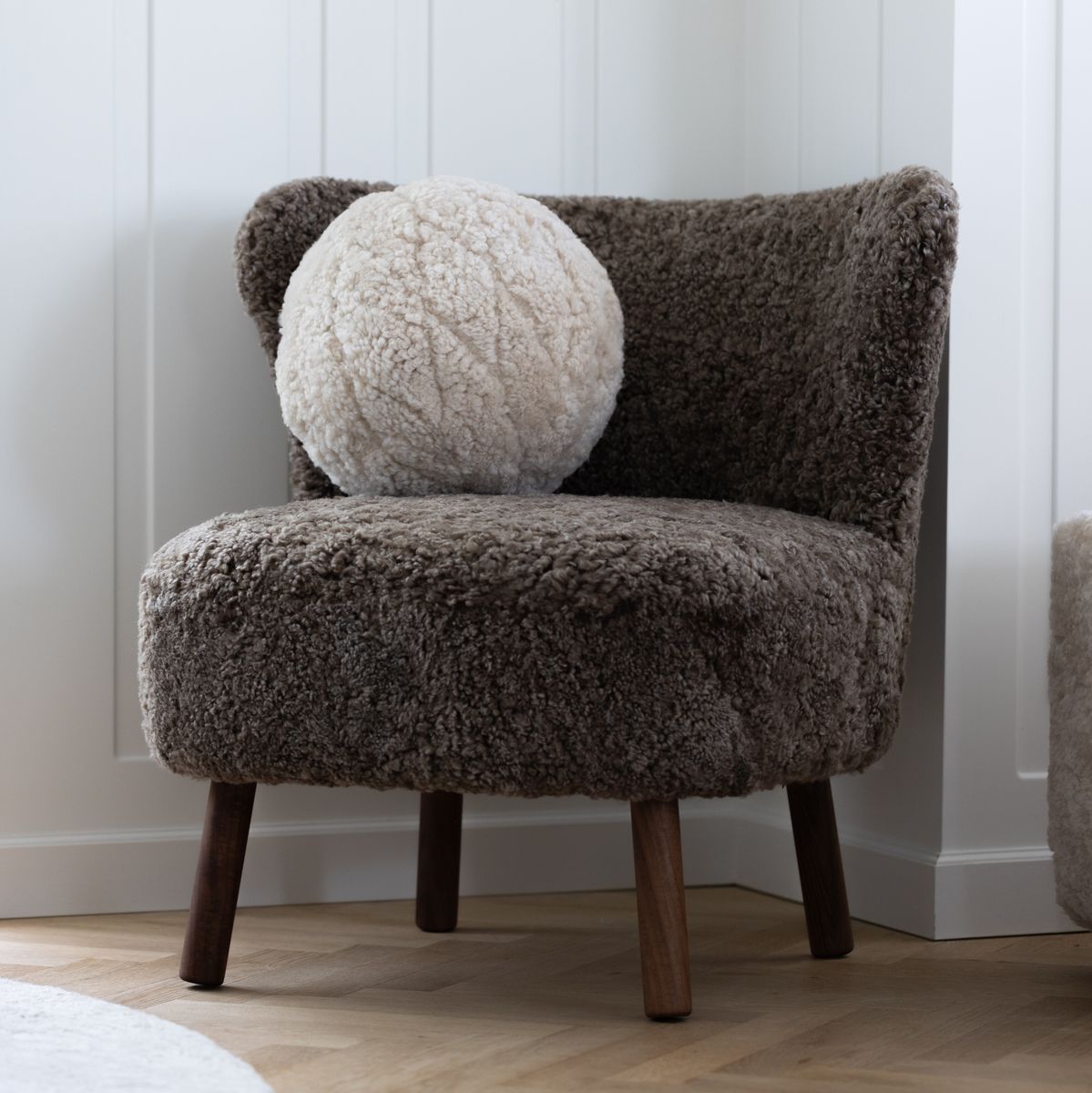 Emil Lounge Chair | Korthåret Antracitgrå