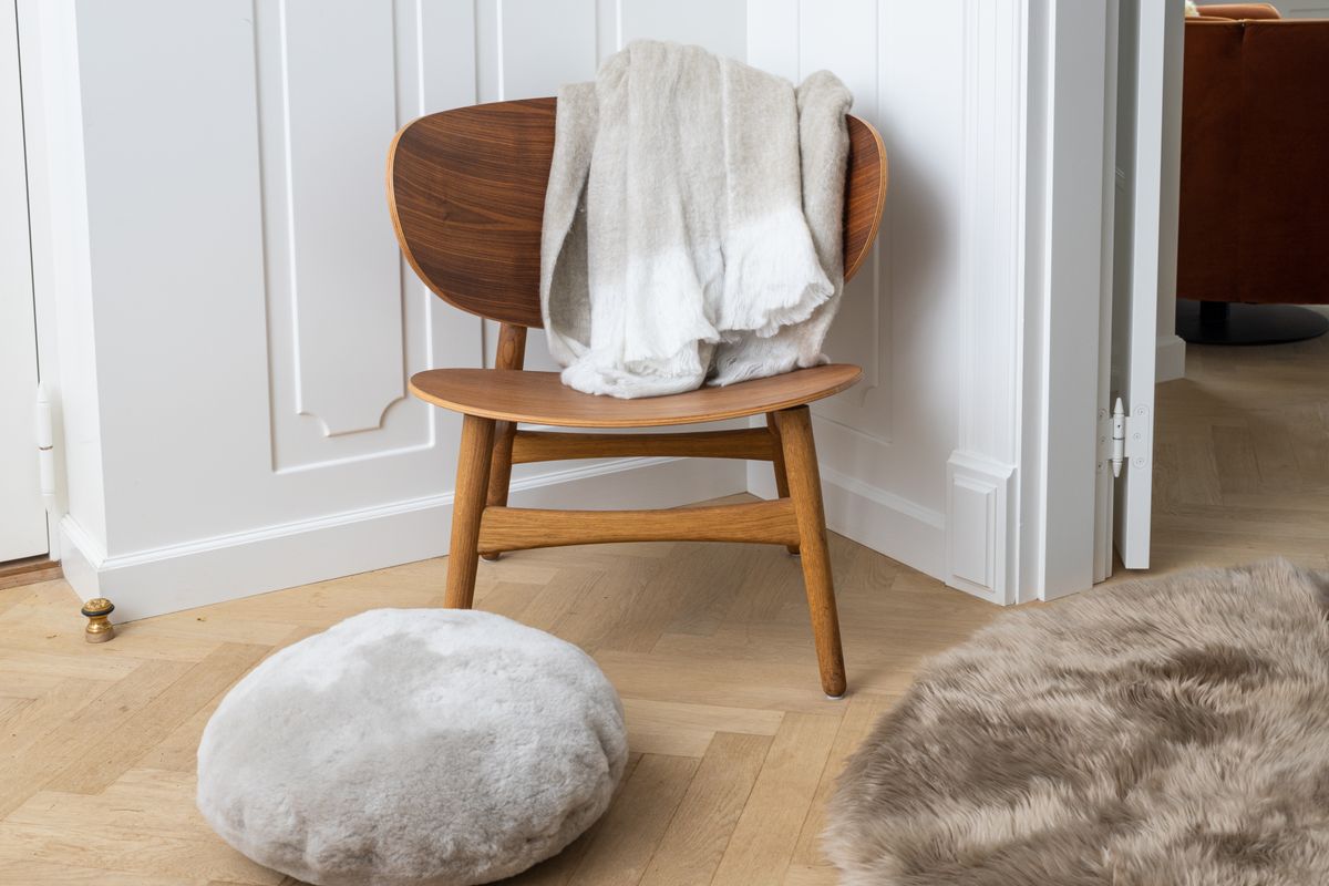 Lammeskindspude | Velvet | Moccasin | Dobbeltsidet | Ø45 cm & Ø62 cm Grå sand