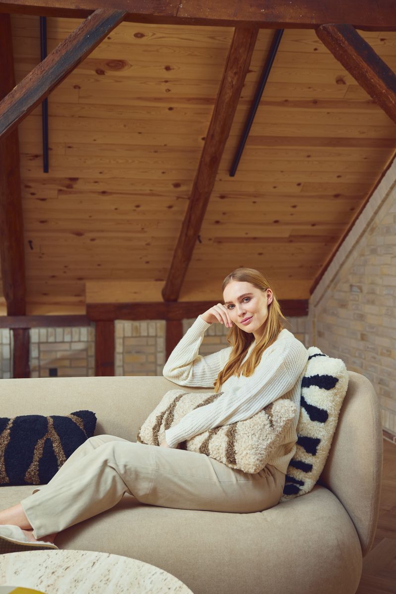 Zebra Lammeskindspude | Korthåret | New Zealand | Dobbeltsidet | 30x60 cm Sort / Lysebrun