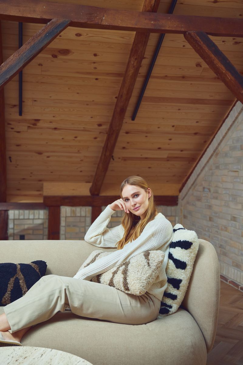 Zebra Lammeskindspude | Korthåret | New Zealand | Dobbeltsidet | 30x60 cm Sort / Lysebrun