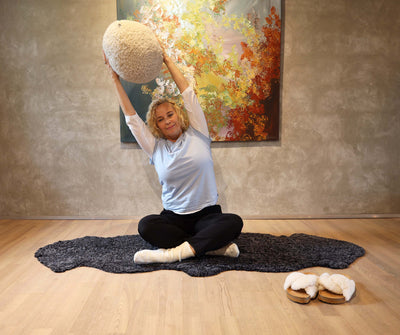 Kan man dyrke yoga på et lammeskind?
