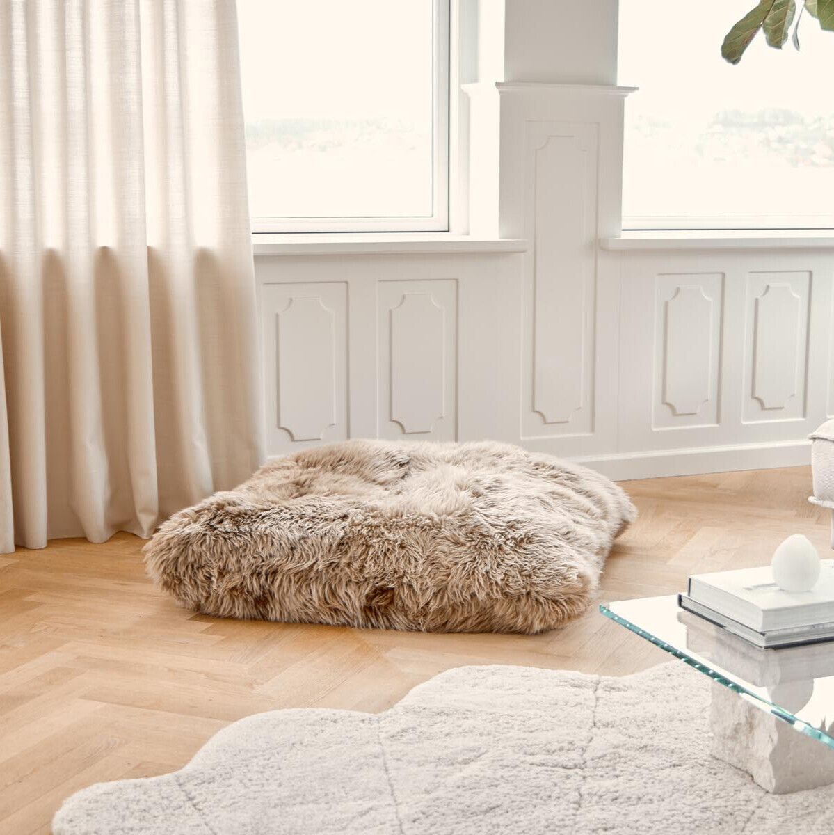 Maxi Float pude | Langhåret | New Zealand | Dobbeltsidet | 90x90 cm Sort