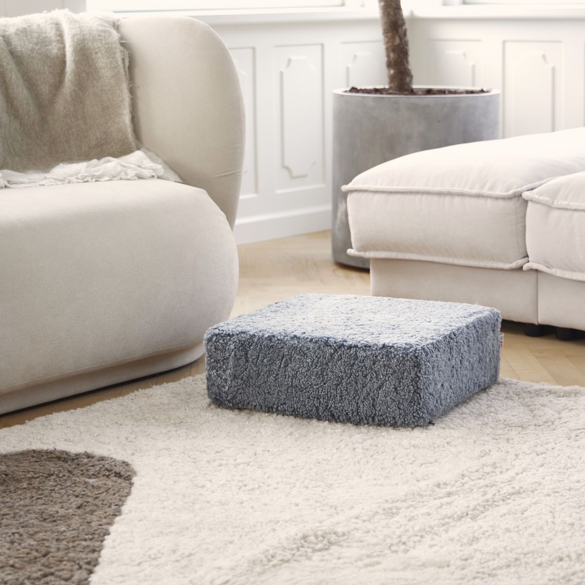 Puf | Korthåret | New Zealand | 40x40x13 cm Koksgrå