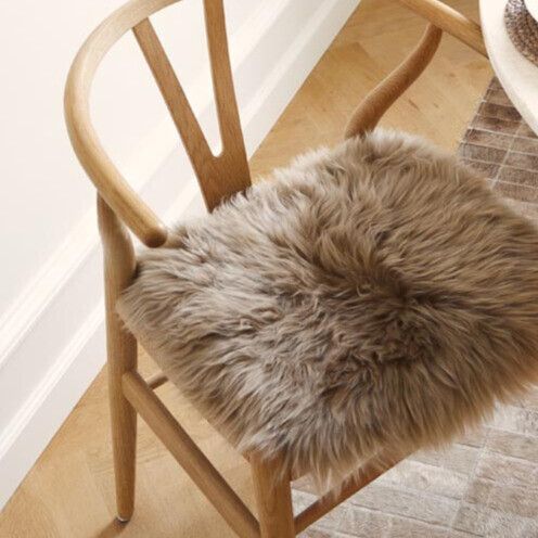 Sædehynde m/fyld | Langhåret | New Zealand | 37x37 cm Sort