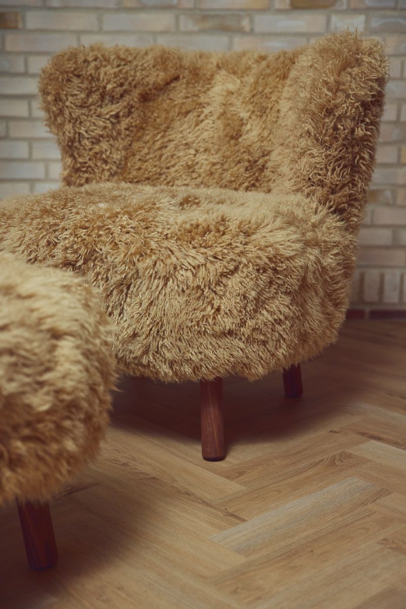 Emil Lounge Chair | Langhåret Honning