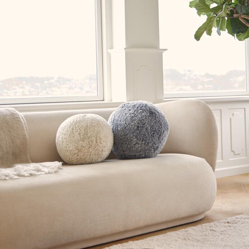 Angelite pude | Korthåret | New Zealand | Ø25/30/35 cm Sort