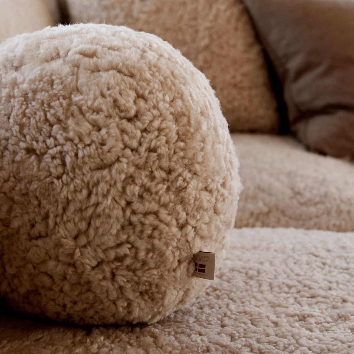 Angelite pude | Korthåret | New Zealand | Ø25/30/35 cm Sort