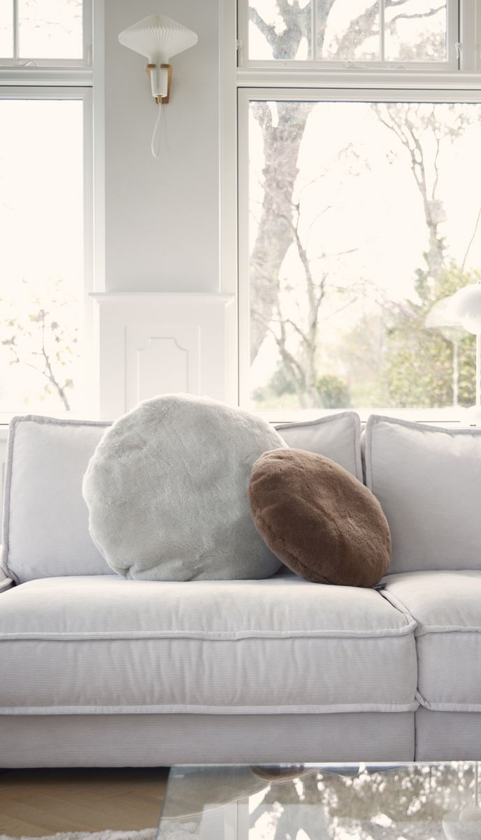 Lammeskindspude | Velvet | Moccasin | Dobbeltsidet | Ø45 cm & Ø62 cm Grå Sand