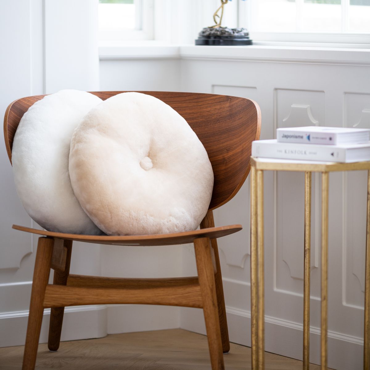 Lammeskindspude | Moccasin | Dobbeltsidet | Ø45 cm Kastanje 