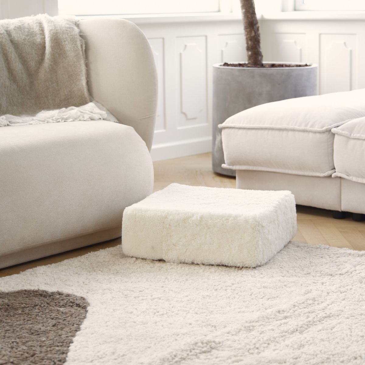 Puf | Korthåret | New Zealand | 40x40x13 cm Koksgrå