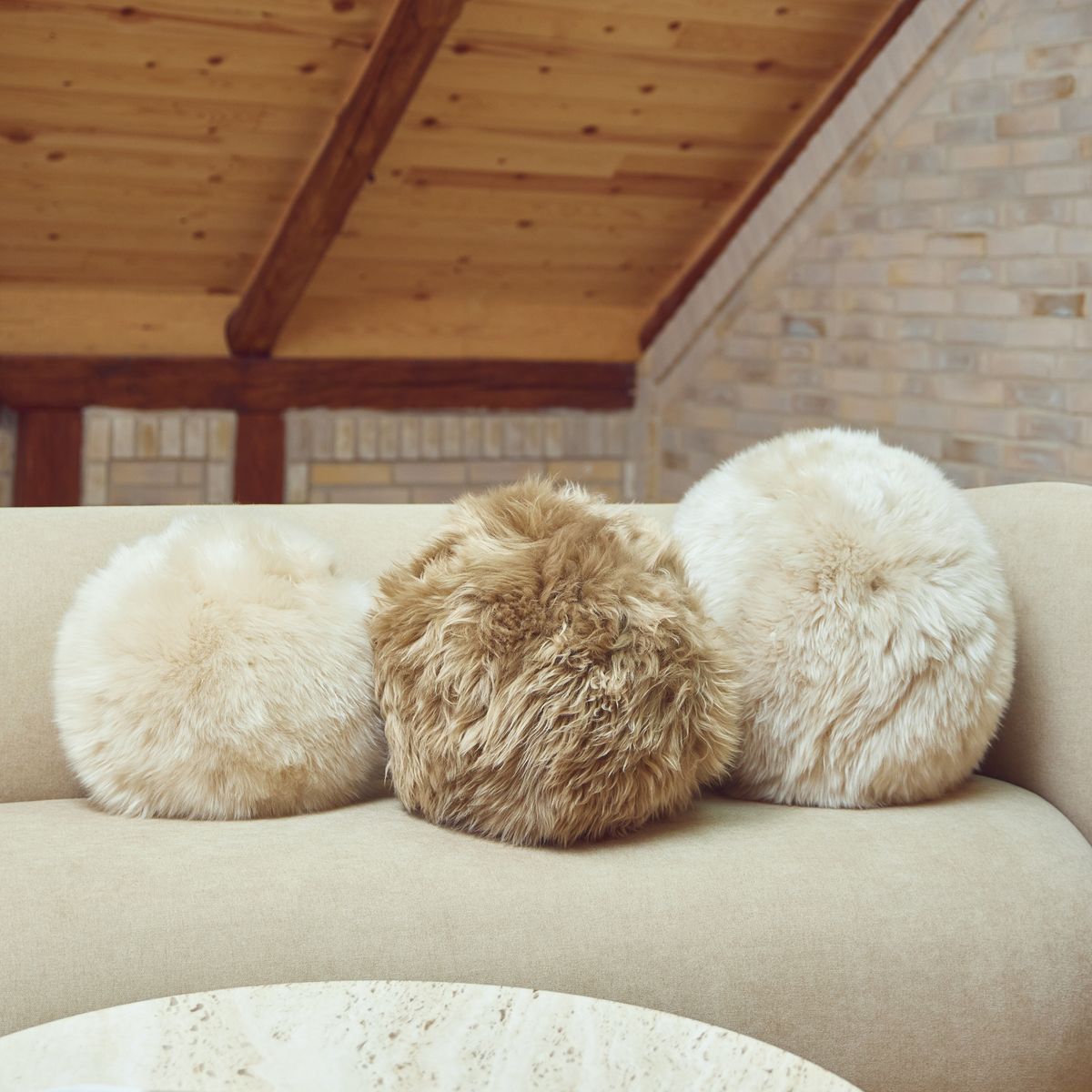 Angelite pude | Langhåret | New Zealand | Ø25/30/35 Sort