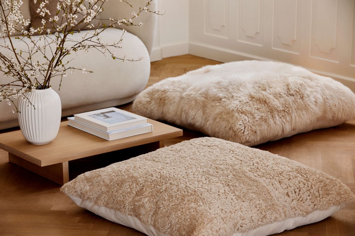 Maxi Float Pude | Korthåret | New Zealand | 90x90 cm Cappuccino