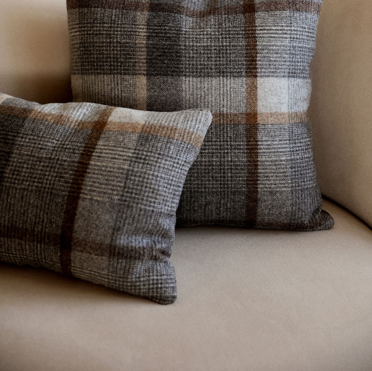 Checked Collection | Uldpude | Dobbeltsidet | 52x52 cm Kakao-Mørkebrun