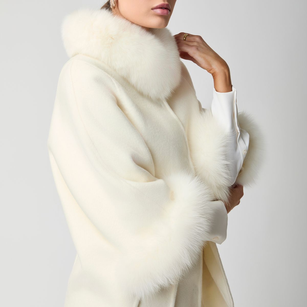 Lorraine Poncho Beige