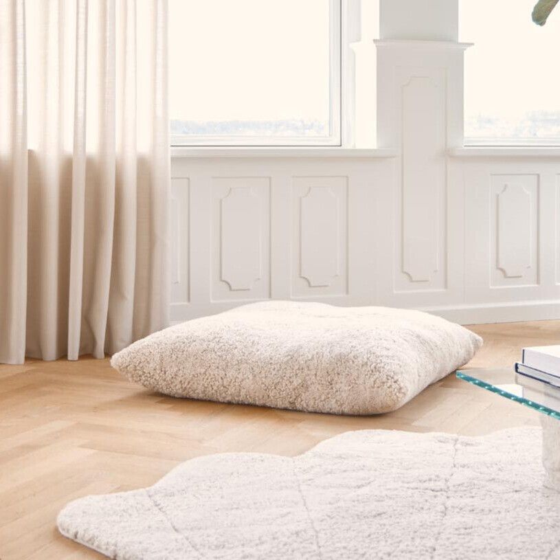 Maxi Float Pude | Korthåret | New Zealand | Dobbeltsidet | 90x90 cm Koksgrå